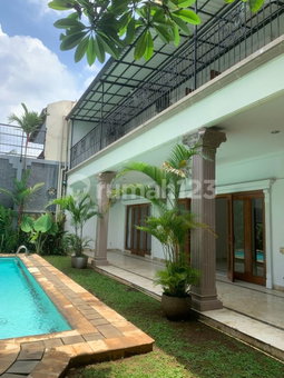House for rent in Bandung, Indonesia · 4 rooms, 5 baths