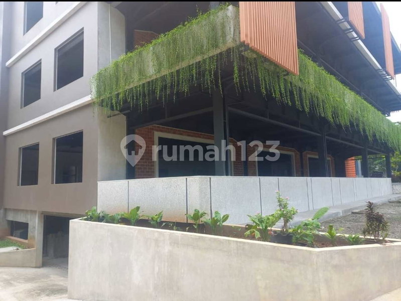 House for rent in Bandung, Indonesia · 4 rooms, 5 baths
