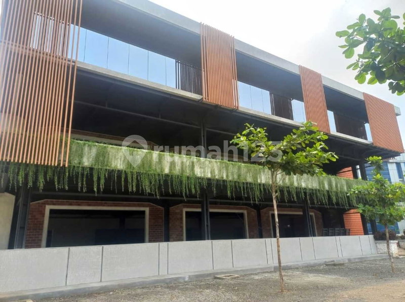 House for rent in Bandung, Indonesia · 4 rooms, 5 baths