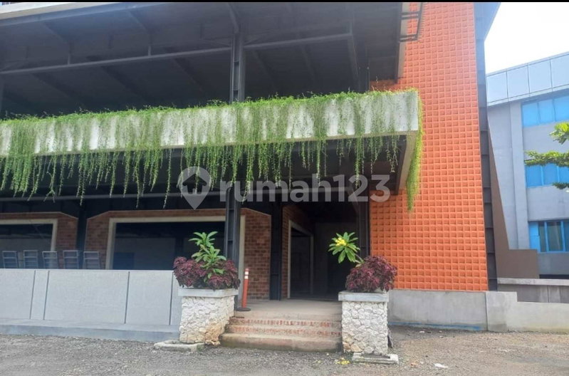 House for rent in Bandung, Indonesia · 4 rooms, 5 baths