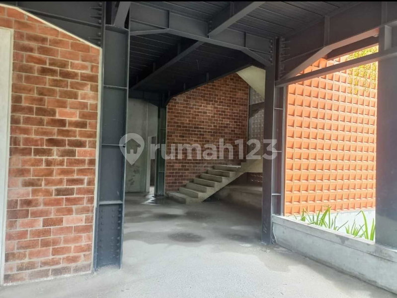 House for rent in Bandung, Indonesia · 4 rooms, 5 baths