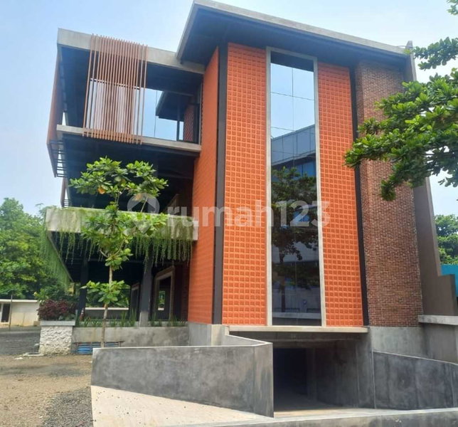 House for rent in Bandung, Indonesia · 4 rooms, 5 baths