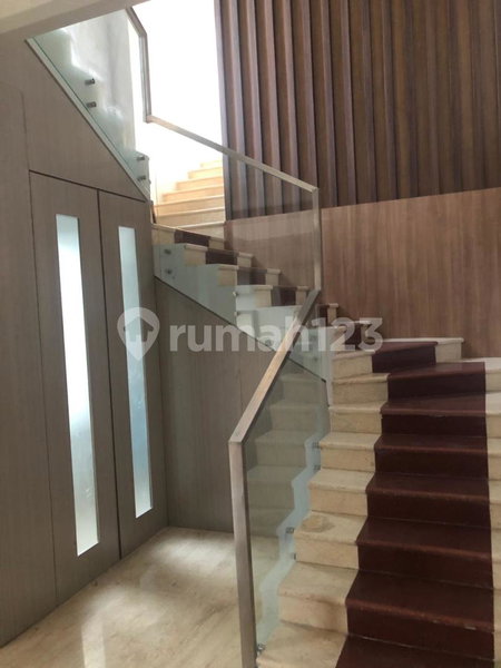 House for rent in Bandung, Indonesia · 4 rooms, 5 baths