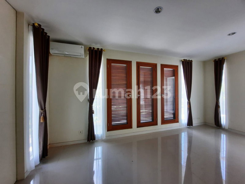 House for rent in Semarang, Indonesia · 4 rooms, 3 baths