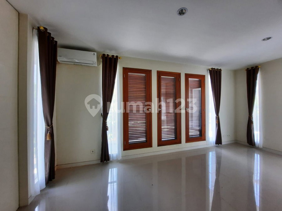 House for rent in Semarang, Indonesia · 4 rooms, 3 baths