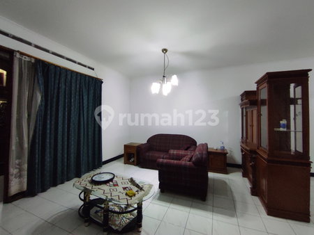 House for rent in Semarang, Indonesia · 4 rooms, 3 baths