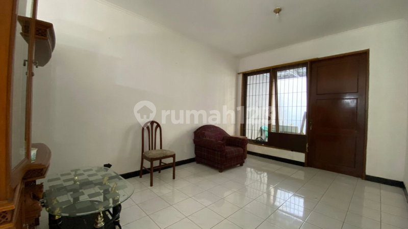 House for rent in Semarang, Indonesia · 4 rooms, 3 baths
