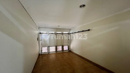 House for rent in Tangerang, Indonesia · Riding · 4 rooms, 3 baths