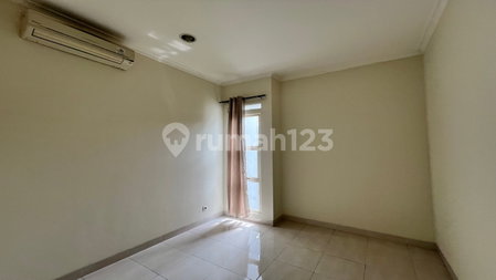 House for rent in Tangerang, Indonesia · Riding · 4 rooms, 3 baths