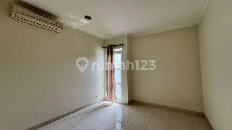 House for rent in Tangerang, Indonesia · Riding · 4 rooms, 3 baths