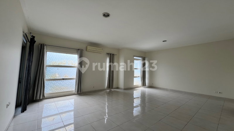 House for rent in Tangerang, Indonesia · Riding · 4 rooms, 3 baths