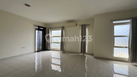 House for rent in Tangerang, Indonesia · Riding · 4 rooms, 3 baths