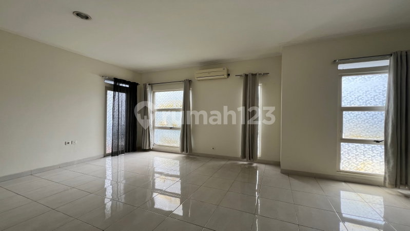 House for rent in Tangerang, Indonesia · Riding · 4 rooms, 3 baths