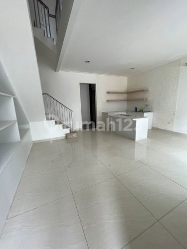 House for rent in Tangerang, Indonesia · Riding · 4 rooms, 4 baths