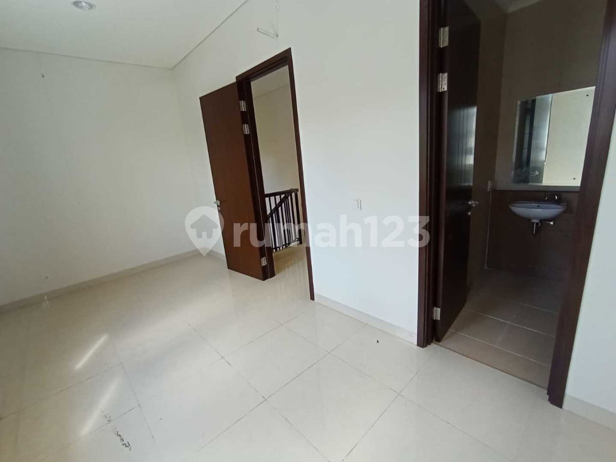House for rent in Tangerang, Indonesia · Gading Serpong · 6 rooms, 4 baths