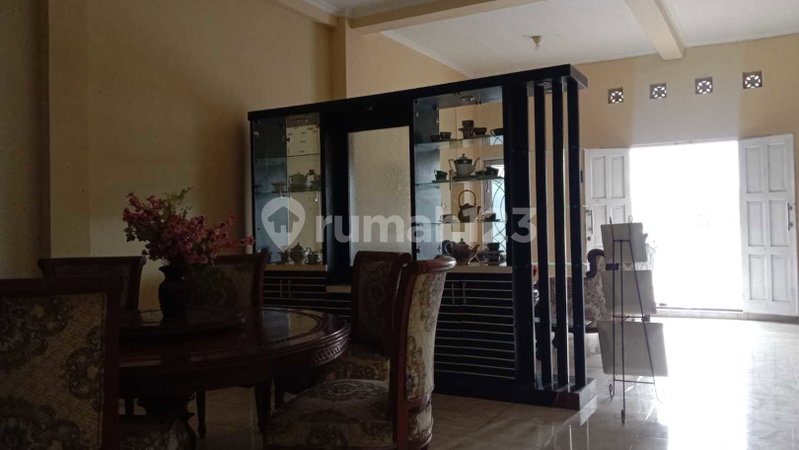 House for rent in Tangerang, Indonesia · Riding · 6 rooms, 3 baths