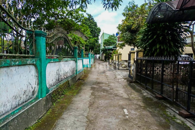 House for rent in Jakarta, Indonesia · Tebet · 4 rooms, 2 baths