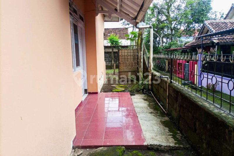 House for rent in Jakarta, Indonesia · Tebet · 4 rooms, 2 baths
