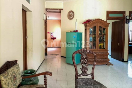 House for rent in Jakarta, Indonesia · Tebet · 4 rooms, 2 baths