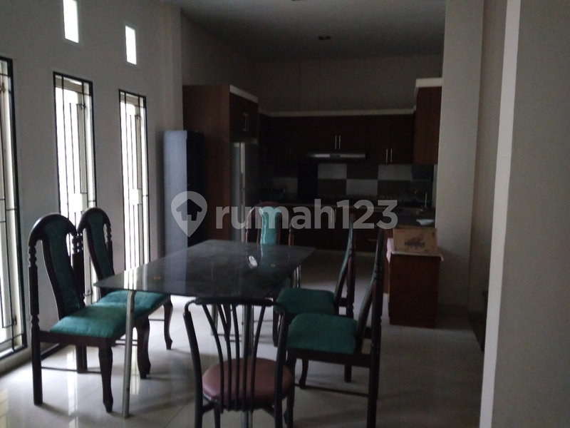 House for rent in Surakarta, Indonesia · 3 rooms, 4 baths