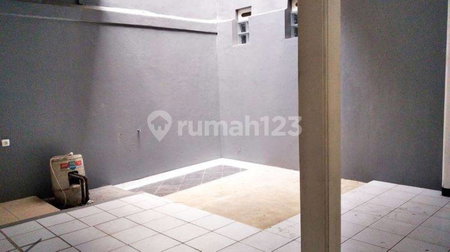 House for rent in Bandung, Indonesia · 6 rooms, 3 baths