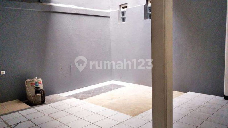 House for rent in Bandung, Indonesia · 6 rooms, 3 baths