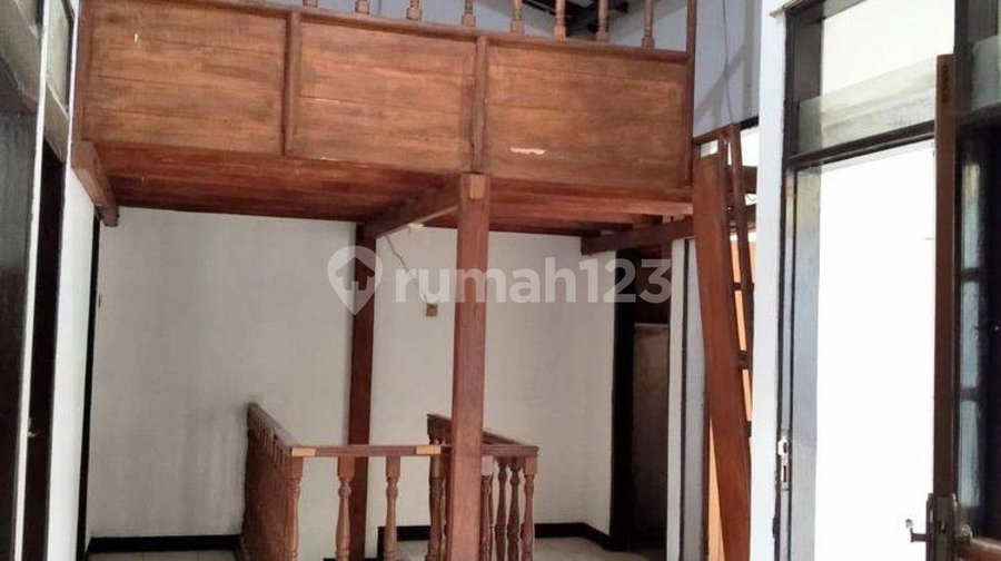 House for rent in Bandung, Indonesia · 6 rooms, 3 baths