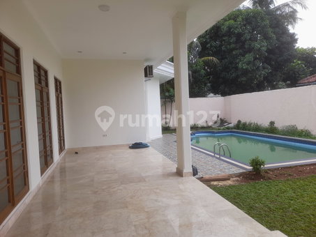 House for rent in South Jakarta, Indonesia · Pasar Minggu · 5 rooms, 4 baths