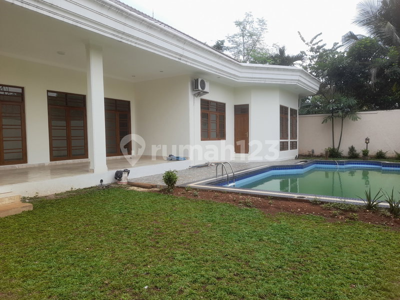 House for rent in South Jakarta, Indonesia · Pasar Minggu · 5 rooms, 4 baths