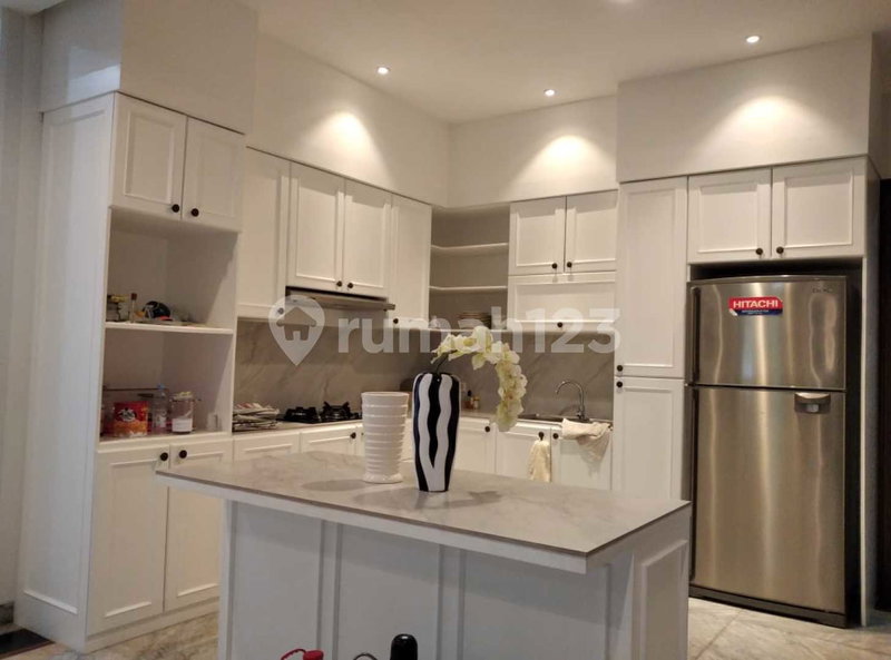 House for rent in South Jakarta, Indonesia · Kebayoran Lama · 5 rooms, 4 baths