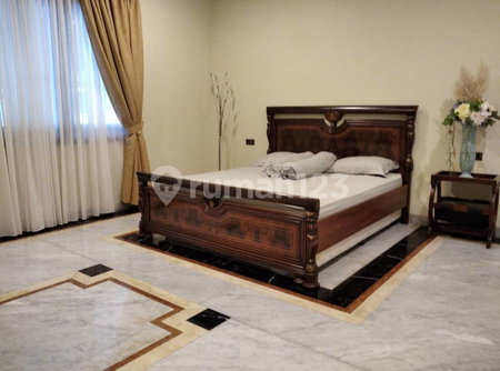 House for rent in South Jakarta, Indonesia · Kebayoran Lama · 5 rooms, 4 baths