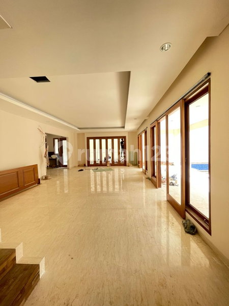House for rent in South Jakarta, Indonesia · Kebayoran Lama · 5 rooms, 5 baths