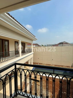 House for rent in South Jakarta, Indonesia · Kebayoran Lama · 5 rooms, 5 baths