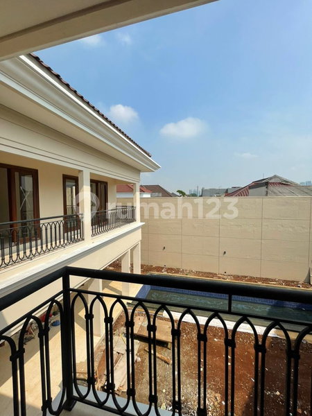 House for rent in South Jakarta, Indonesia · Kebayoran Lama · 5 rooms, 5 baths