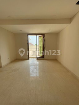 House for rent in South Jakarta, Indonesia · Kebayoran Lama · 5 rooms, 5 baths