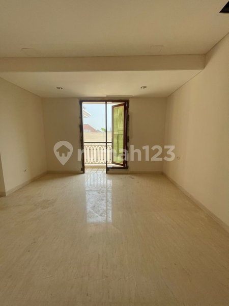 House for rent in South Jakarta, Indonesia · Kebayoran Lama · 5 rooms, 5 baths