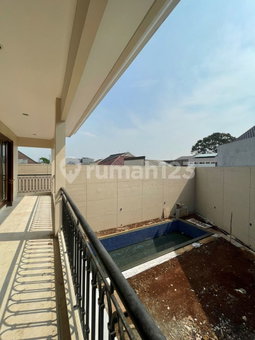 House for rent in South Jakarta, Indonesia · Kebayoran Lama · 5 rooms, 5 baths