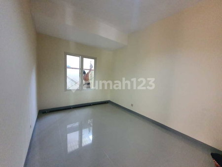 House for rent in Surabaya, Indonesia · 4 rooms, 2 baths
