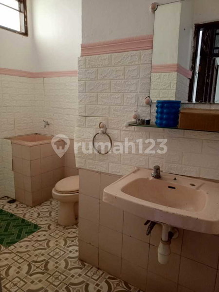 House for rent in Surabaya, Indonesia · 5 rooms, 3 baths