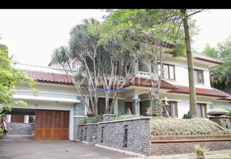 House for rent in Medan, Indonesia · Aura · 4 rooms, 5 baths