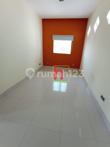 House for rent in Jakarta, Indonesia · Palmerah · 6 rooms, 5 baths