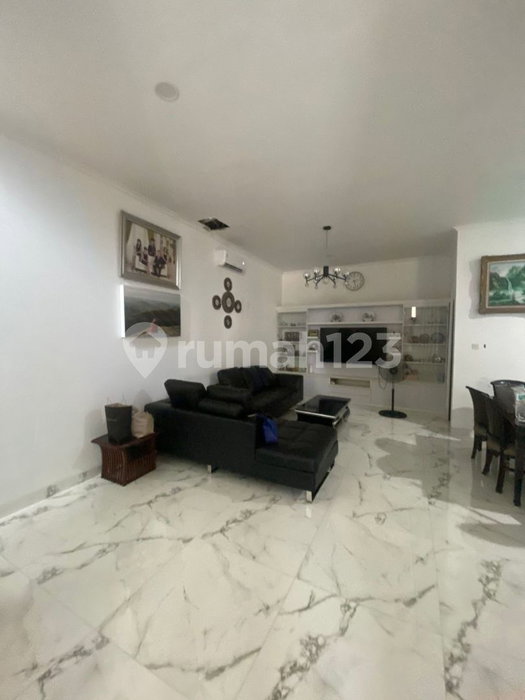 House for rent in West Jakarta, Indonesia · Kebon Jeruk · 3 rooms, 3 baths