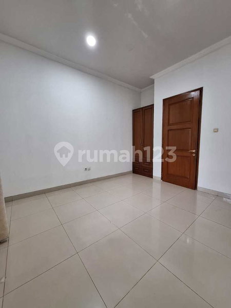 House for rent in West Jakarta, Indonesia · Kebon Jeruk · 3 rooms, 2 baths
