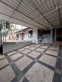 House for rent in West Jakarta, Indonesia · Kebon Jeruk · 3 rooms, 2 baths