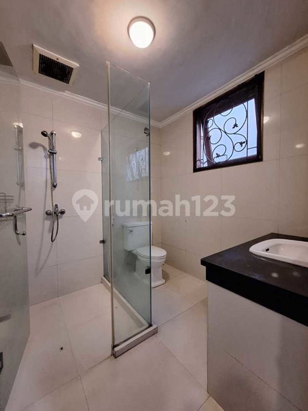 House for rent in West Jakarta, Indonesia · Kebon Jeruk · 3 rooms, 2 baths