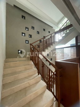 House for rent in South Jakarta, Indonesia · Kebayoran Lama · 4 rooms, 4 baths