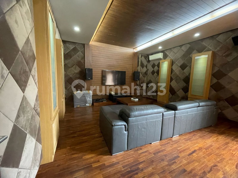 House for rent in South Jakarta, Indonesia · Kebayoran Lama · 4 rooms, 4 baths