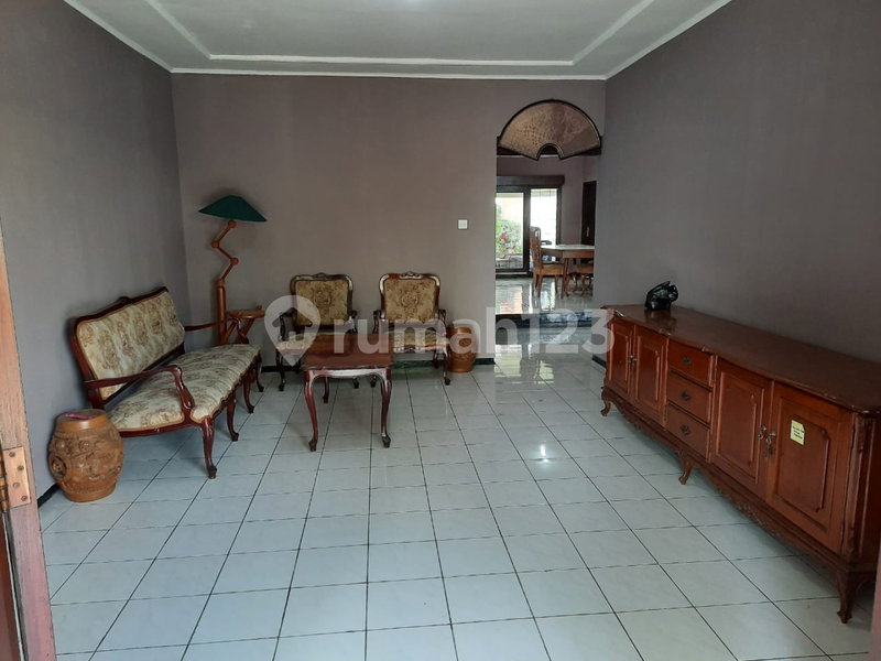 House for rent in Surabaya, Indonesia · 6 rooms, 3 baths