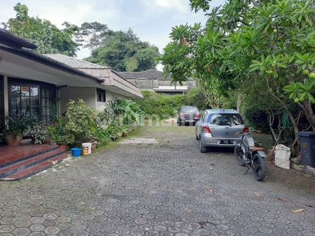 House for rent in Surabaya, Indonesia · 6 rooms, 3 baths