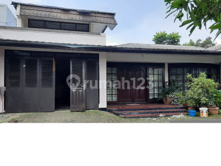 House for rent in Surabaya, Indonesia · 6 rooms, 3 baths